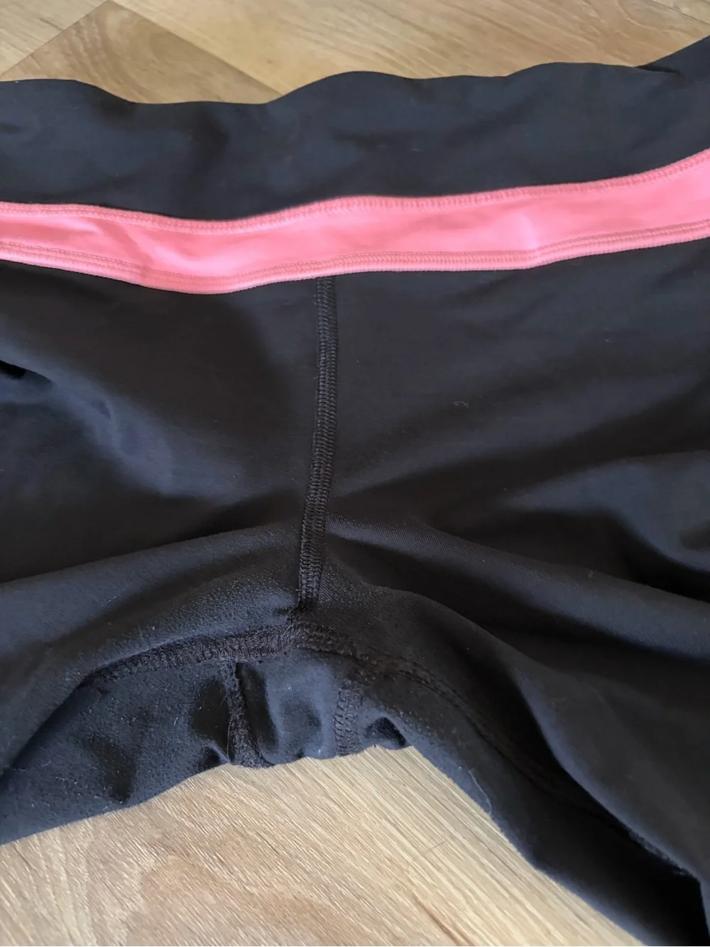 lululemon Women’s Size 6 Black Pink Cropped Athletic Leggings 21.5” Inseam